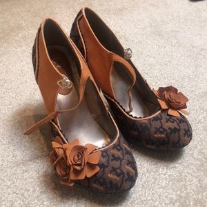 Adorable Tan and Brown Strappy Heel